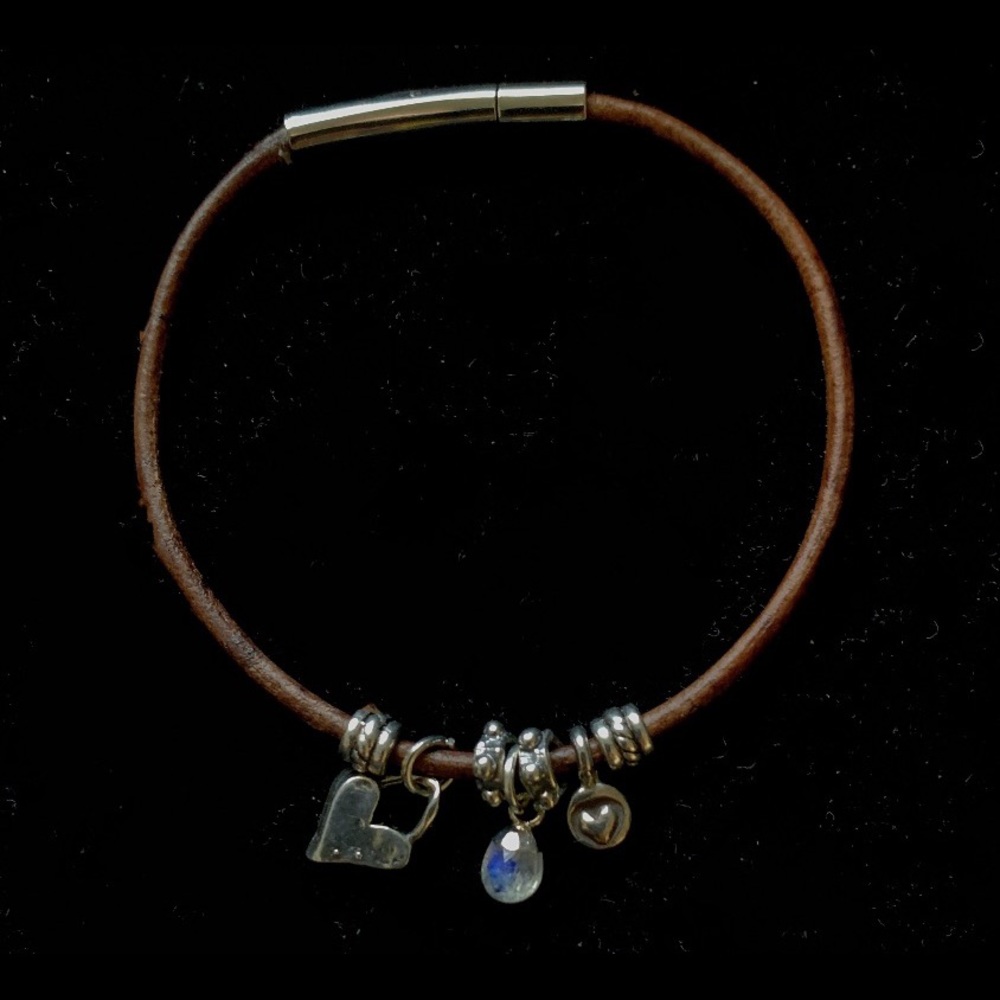NWT!i just made some leather bracelets! This is Oak Hills artisan sterling silvr
